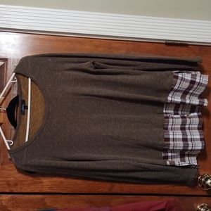 Women's long sleeve top by Andree boutique brand size 1x in Olive